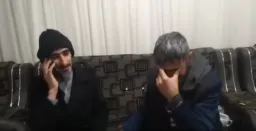 پیرمرد درحال دادن خبر مرگ