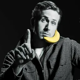 رایان گاسلینگ با تلفن/موز