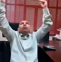 خدایا شکرت یه لقمه نونی درمیارم