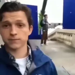 حرف زدن تام هالند