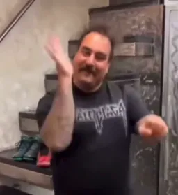 رقص مرد سیبیلو