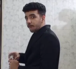 نگاه کردن مرد