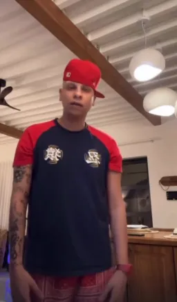 Man dance with san siz song