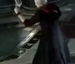 مرد در حال تیراندازی و خشاب عوض کردن