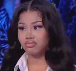 نگاه چندش زن با قیافه عجیب