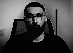 نگاه دارک یک مرد