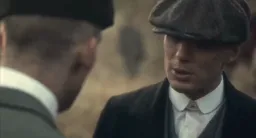 مرد درحال حرف و خواهش کردن از یکی دیگر