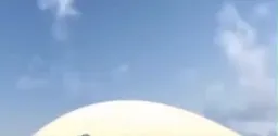 زمین درحال چرخش دور موز
