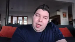 من همیشه دو قدم جلو ترم