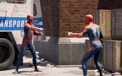 2 Spidermans pointing to each other