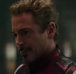 نگاه تعجب آمیز تونی استارک