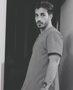 مرد ناراحت و خسته