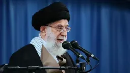 به این ادم غیر از دلقک چه میشود گفت