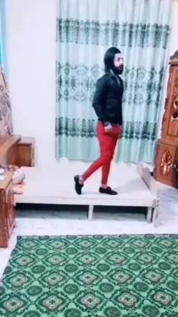 مرد هندی درحال انجام حرکت