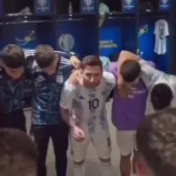 Messi is explaining to his teammates
