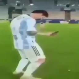 پز دادن مسی جلوی رونالدو