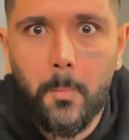 تبدیل مرد خوشحال به مرد متعجب