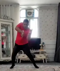 مرد درحال بندری زدن