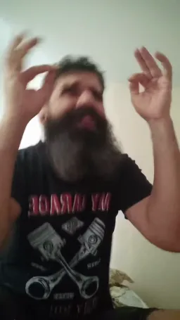 مسخره بازی مرد با صدای زنگ هشدار