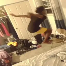 اسپید درحال تلاش برای پشتک زدن