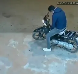 زدن ماشین به مرد