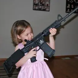 Baby girl and m4