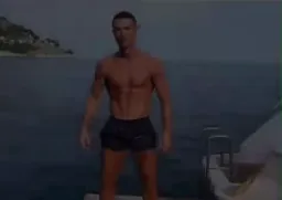 واکنش رونالدو بدون لباس