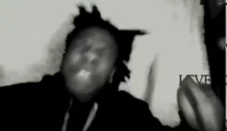 اسپید عصبانی و در حال فشار خوردن