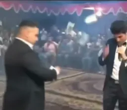 پول ریخت مردم روی محسن لرستانی