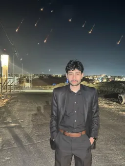 مرد پشت موشک باران