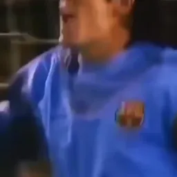 شوت محکم روبرتو کارلوس به دروازه بارسلونا