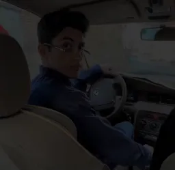 راننده با نگاه عجیب