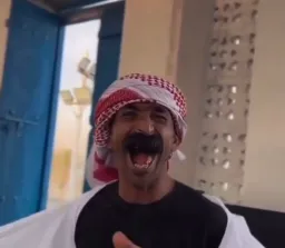 خنده زیاد مرد سیبیلو