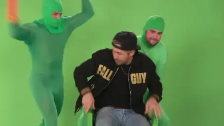 Ryan Gosling getting beaten up by men three in green outfit