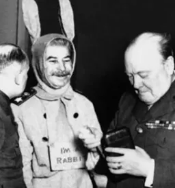 استالین با کلاه خرگوش