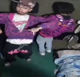 رقص دو مرد دیوانه