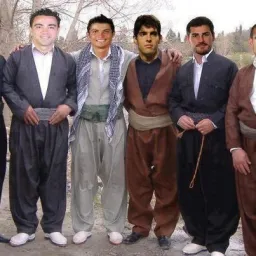 کاکا و رونالدو و ژاوی و کاسیاس با لباس کُردی