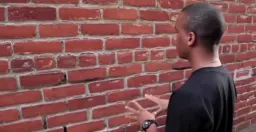 صحبت مرد با دیوار(صدای اصلی + با کیفیت)