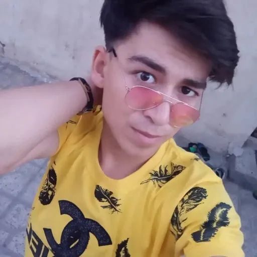 دختره اومد گفت من فنم - جعفر