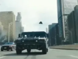 بتمن درحال دنبال کردن ماشین