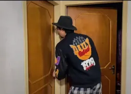 Reel boys smash the door