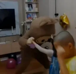 رقص مرد با لباس لبوبو