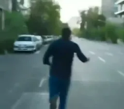 فرار کردن و ایستادن نوید محمد زاده