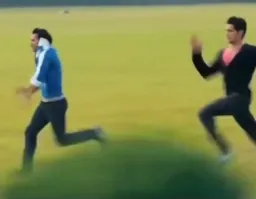 دویدن دو مرد کنار هم