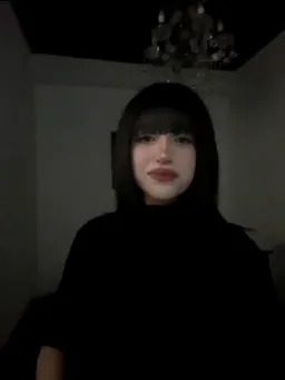 دختر درحال خواندن روضه علی