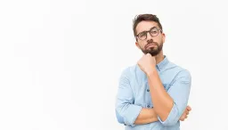 مرد در حال فکر کردن