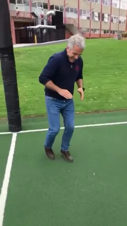 جفری اپستین در حال رقصیدن