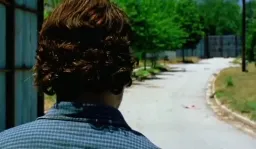 اگه بازم از این چرت و پرتا بلغور کنی فکتو میشکنم و دندونات میریزم تو حلقت