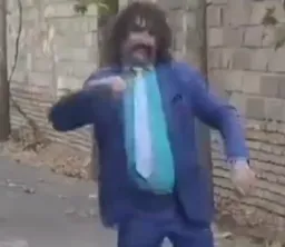 رقصیدن مرد سیبیلو