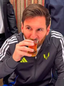 Messi eating tea